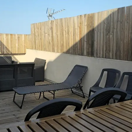 8p Terrace & Alberes Semesterbostad *